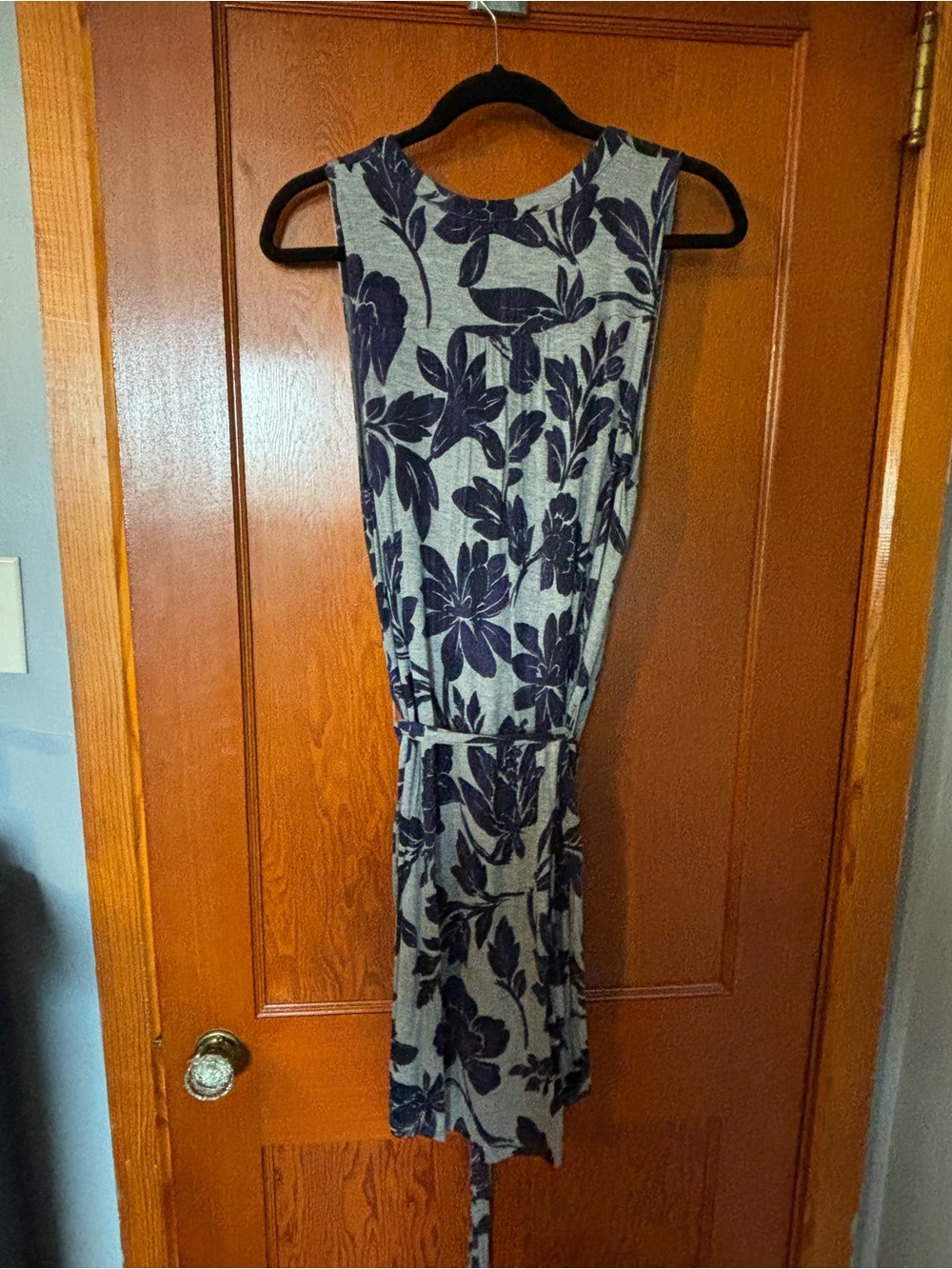 Women’s Sleeveless Floral V-Neck Midi Dress in Blue - Picture 3 of 3